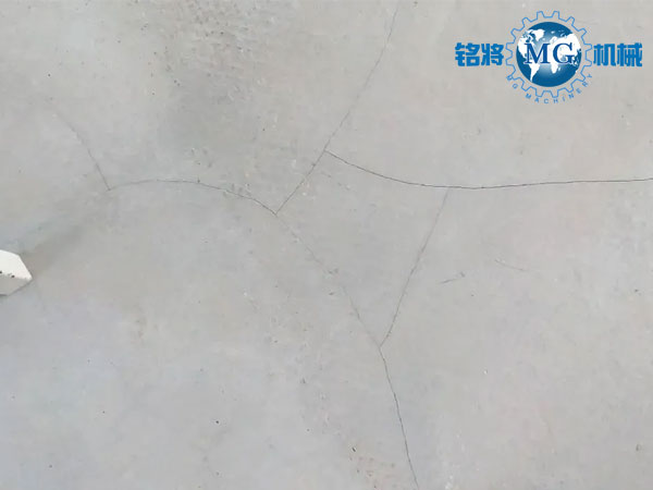 都說石膏基自流平抗開裂，可為啥到處開裂？